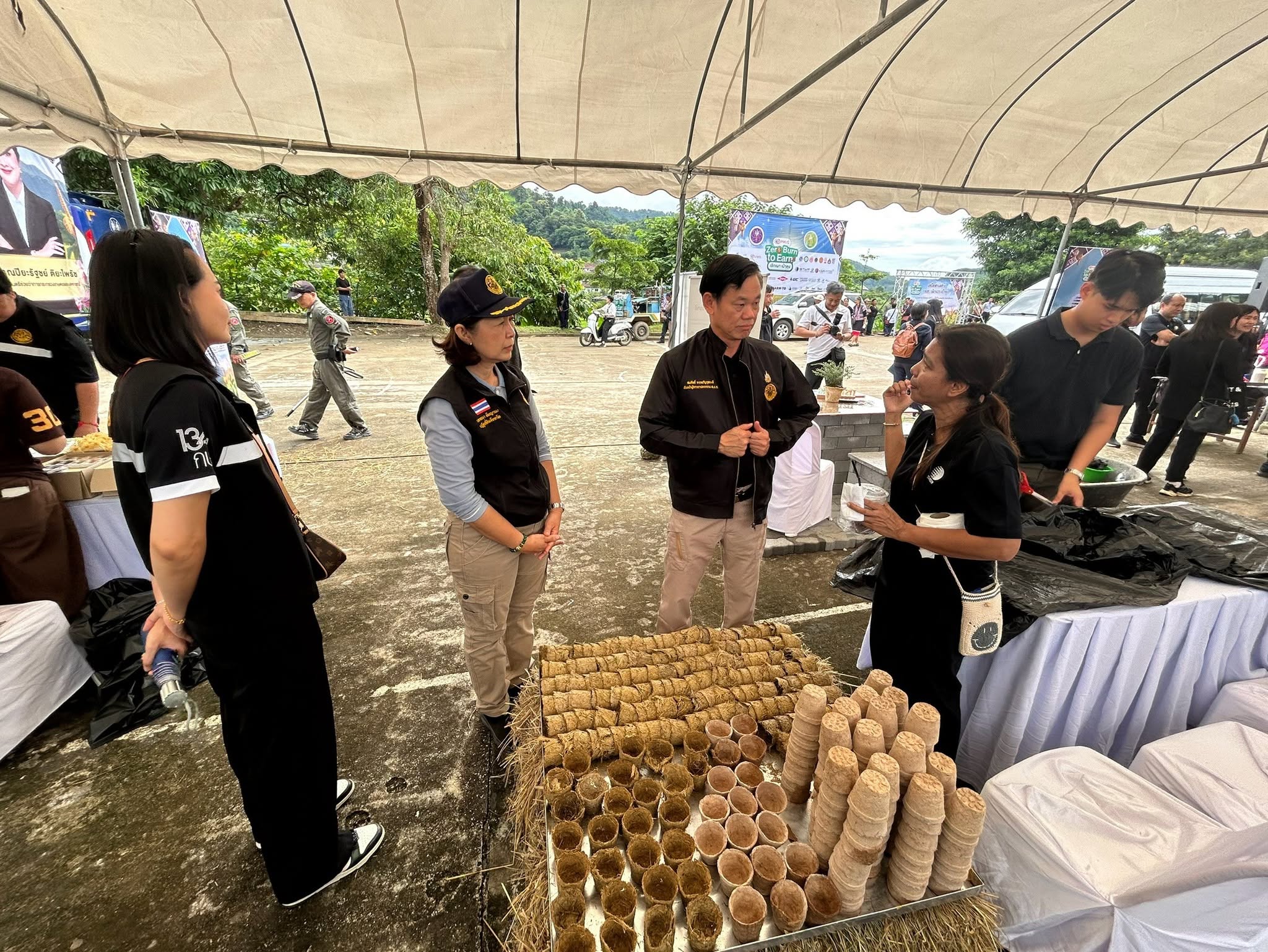 title - ส.ป.ก. ร่วมติดตามรองนายกรัฐมนตรีและรัฐมนตรีว่าการกระทรวงอุดมศึกษา วิทยาศาสตร์ วิจัยและนวัตกรรม (ศ.ดร.ยศชนัน วงศ์สวัสดิ์) พร้อมด้วยรัฐมนตรีช่วยว่าการกระทรวงเกษตรและสหกรณ์ (นางสาวปิยะรัฐชย์ ติยะไพรัช) ลงพื้นที่ ตรวจราชการใน อำเภอแม่จัน จังหวัดเชียงราย